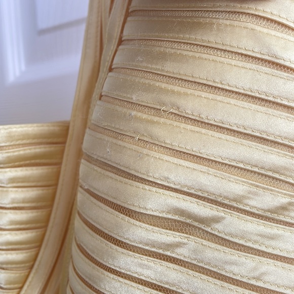 Never worn yellow dress - Picture 2 of 7